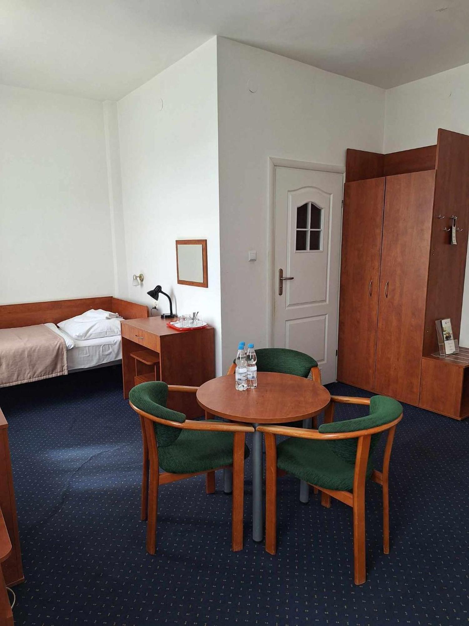 Hotell *** Nat